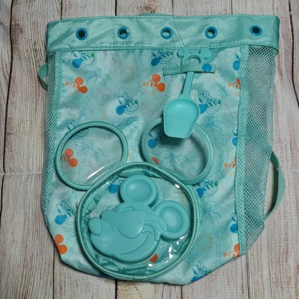 Disney Parks Mickey and Minnie Beach Swim Drawstring Bag With Accessories